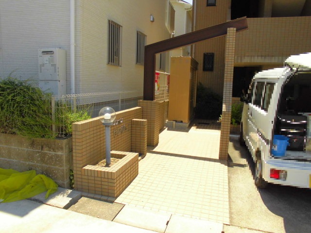 21/22 エントランス