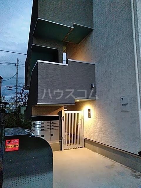 25/26 エントランス