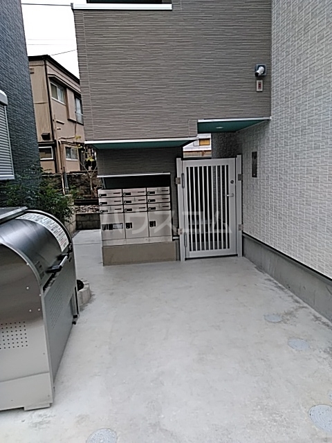 2/3 エントランス