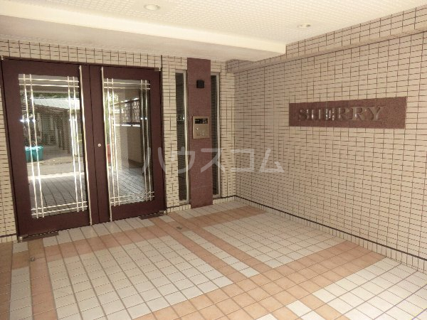 28/30 エントランス