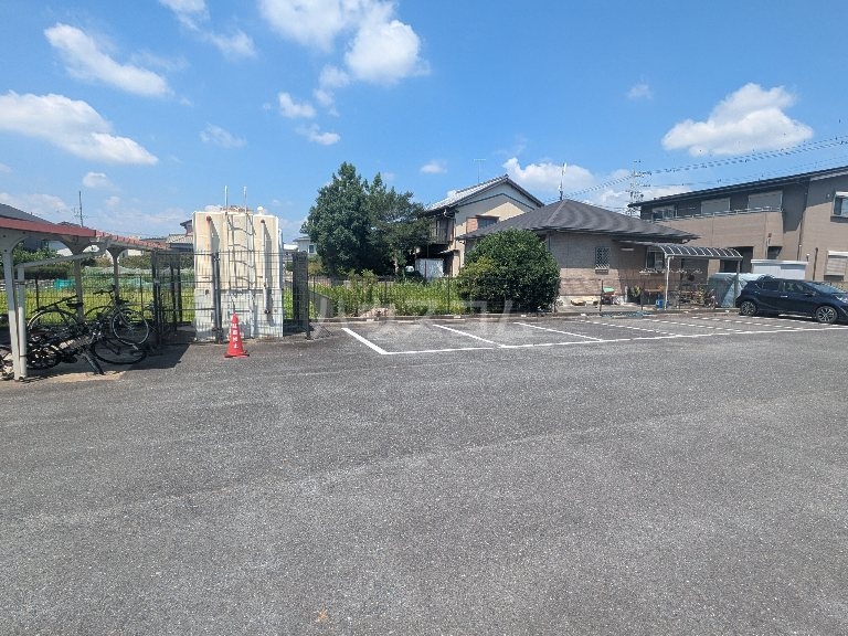 2/3 駐車場