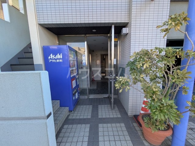 24/30 エントランス