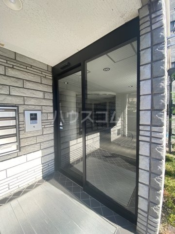 24/30 エントランス