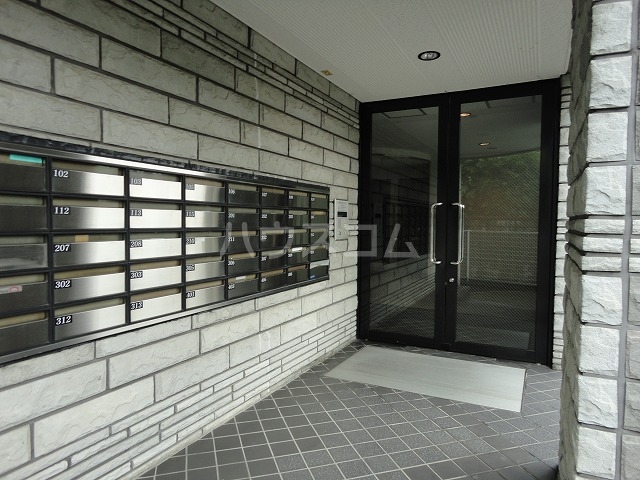 23/30 エントランス