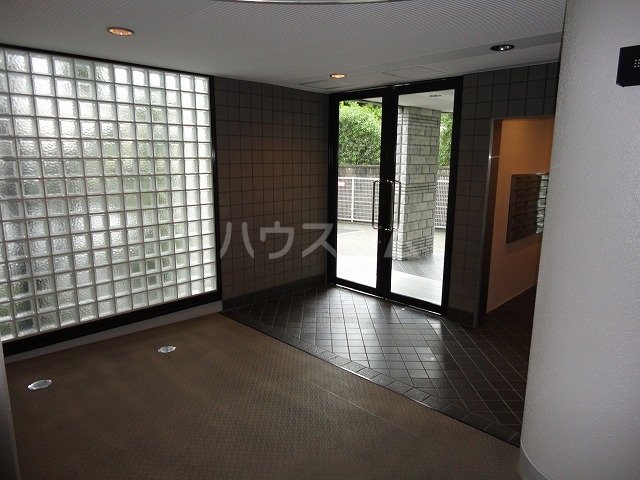24/30 エントランス