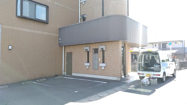 24/30 エントランス