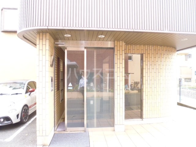 24/30 エントランス