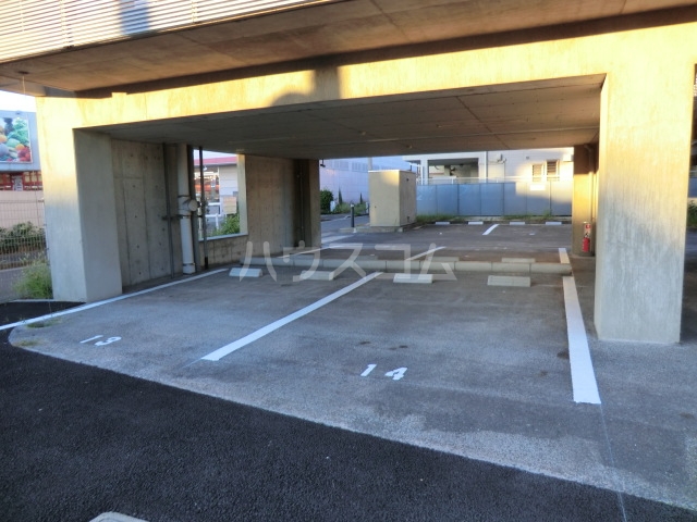 16/21 駐車場