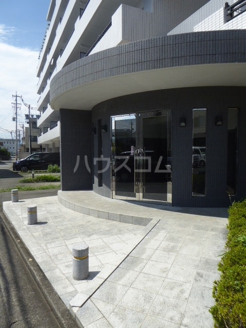 27/30 エントランス