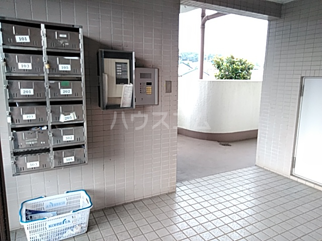 24/30 エントランス