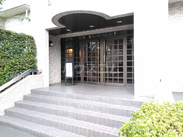 27/29 エントランス