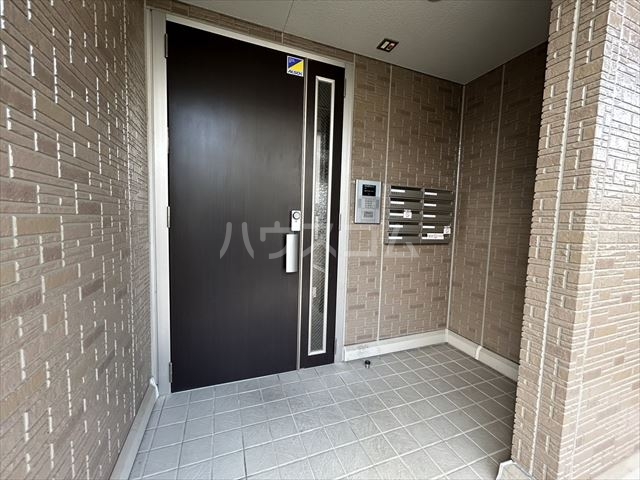 28/30 エントランス