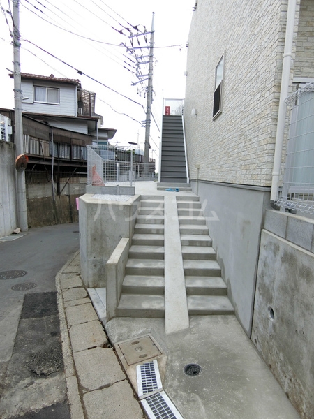 25/30 エントランス