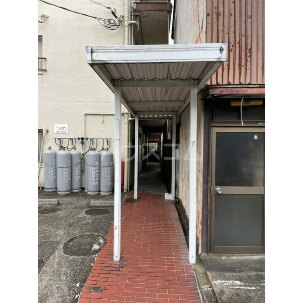 13/17 エントランス