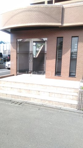 22/30 エントランス