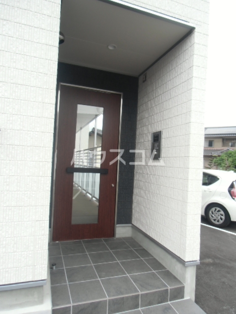 23/30 エントランス