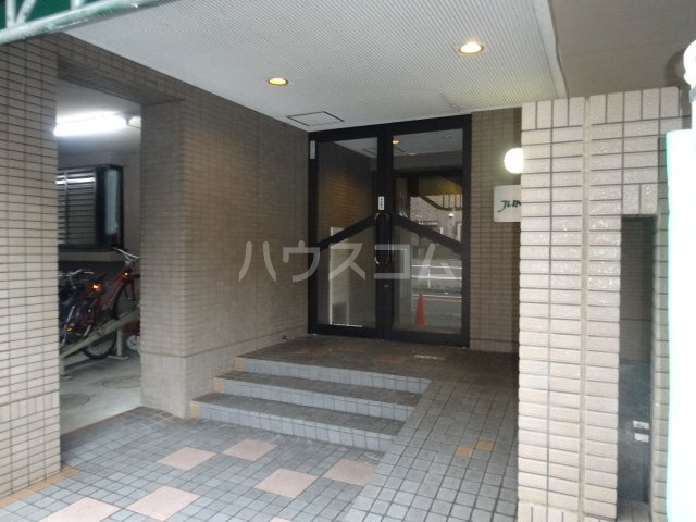 26/30 エントランス