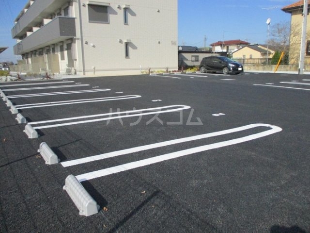 16/17 駐車場