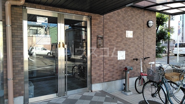 27/30 エントランス