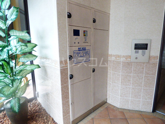 24/30 エントランス