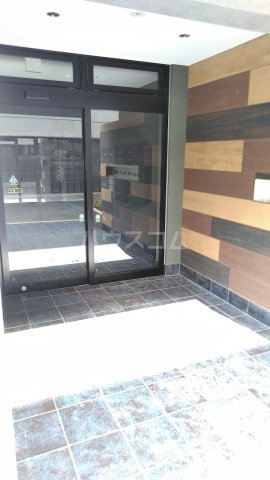 27/30 エントランス