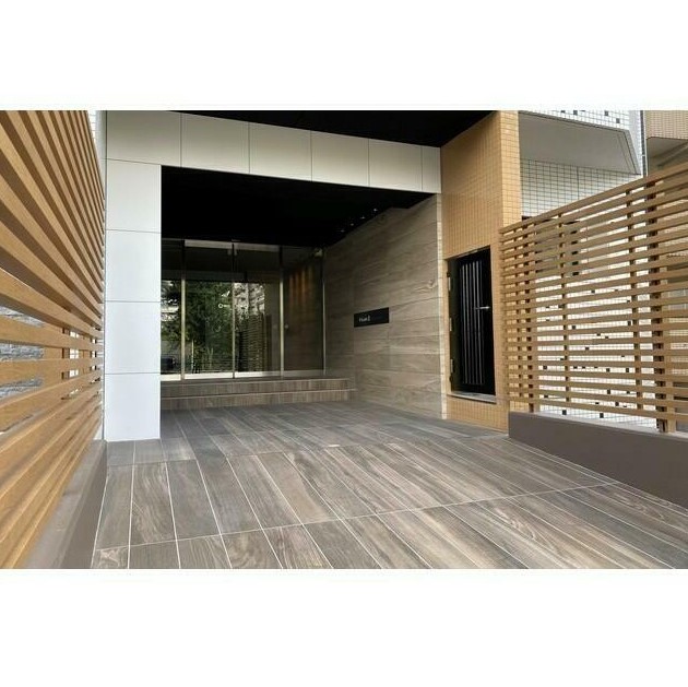 16/16 エントランス