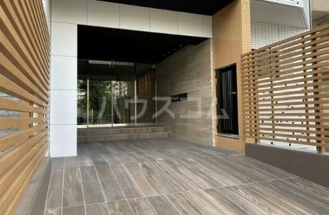 16/16 エントランス