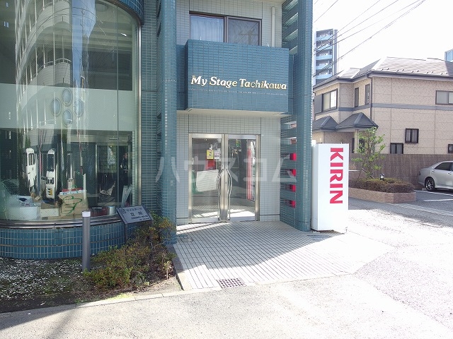 24/30 エントランス