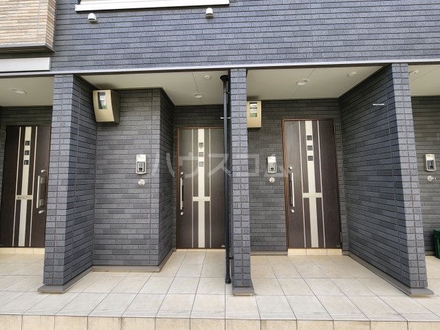 23/29 エントランス