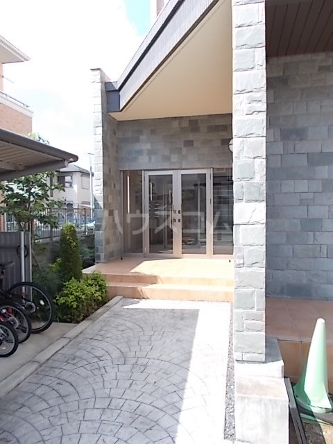 14/20 エントランス