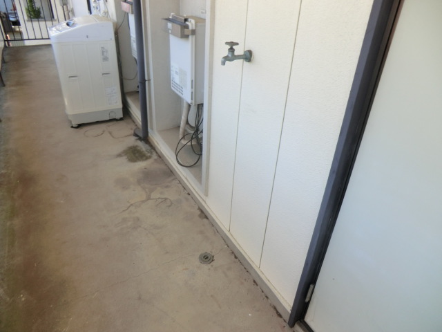 23/27 エントランス