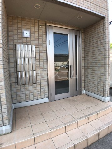 27/30 エントランス