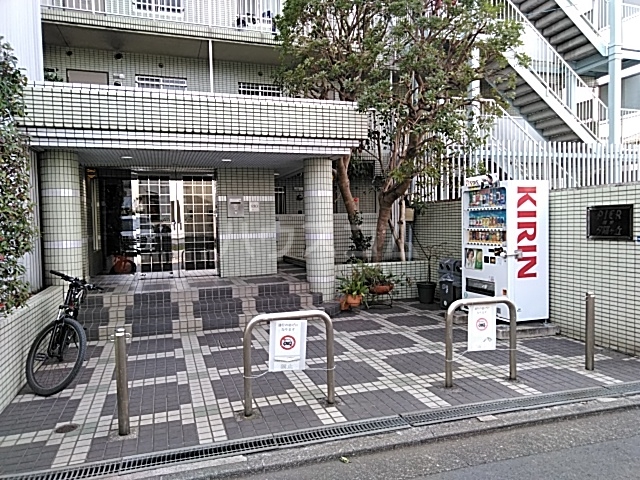 20/30 エントランス