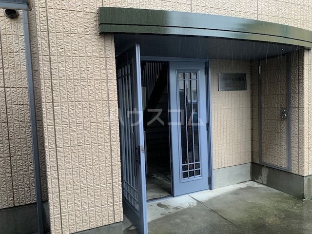 24/30 エントランス