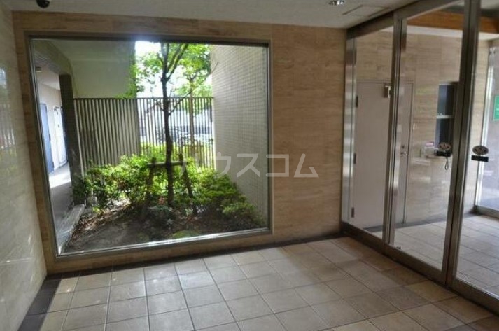 23/30 エントランス