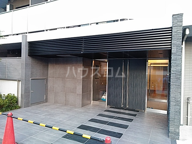 25/30 エントランス