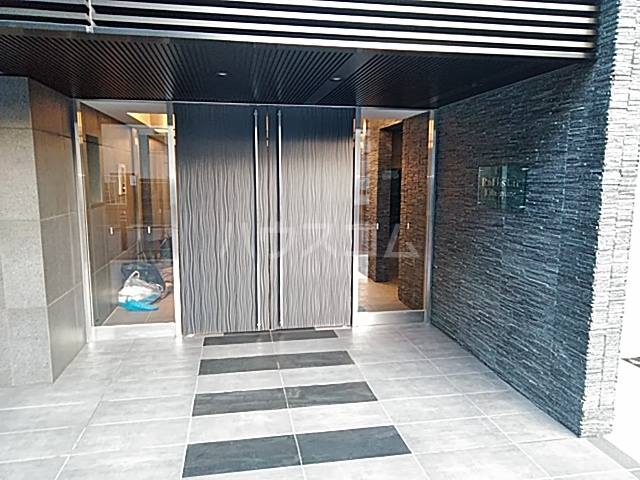 25/30 エントランス