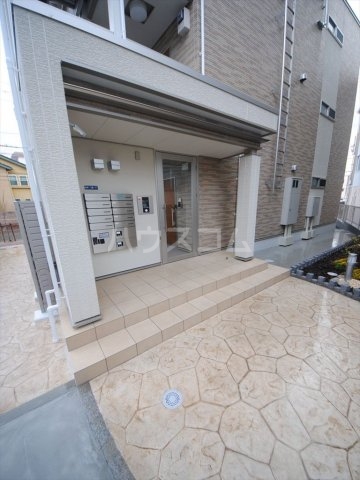 26/30 エントランス