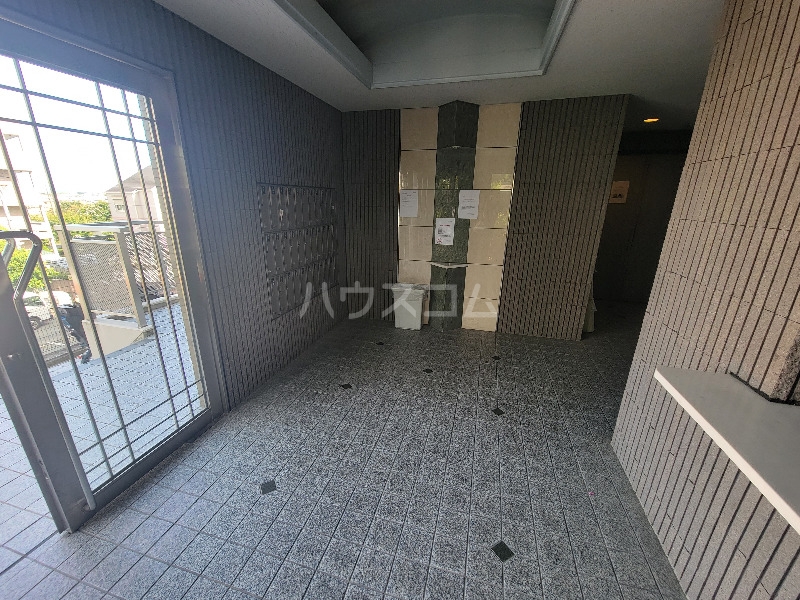 25/30 エントランス