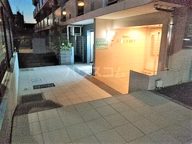 27/30 エントランス