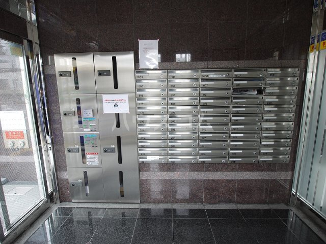 27/30 エントランス