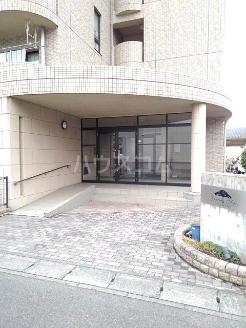 19/27 エントランス