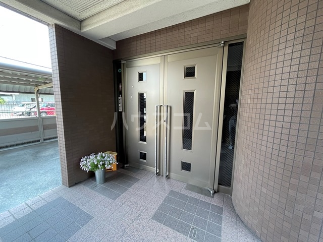 21/30 エントランス