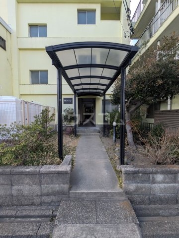 24/25 エントランス