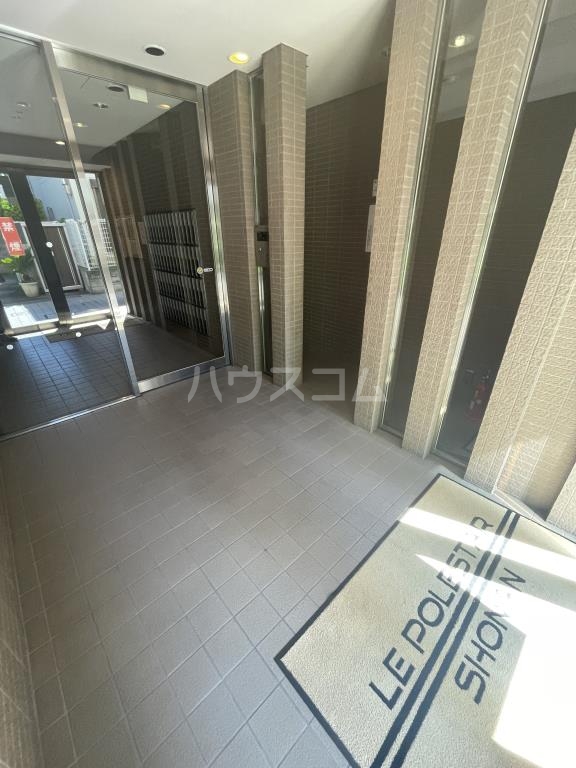 20/30 エントランス