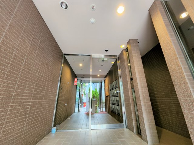 26/30 エントランス