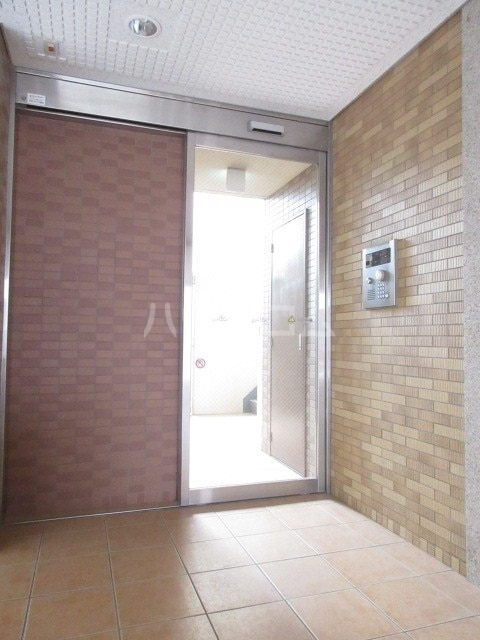 14/20 エントランス