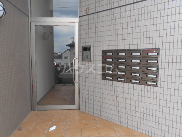 22/28 エントランス