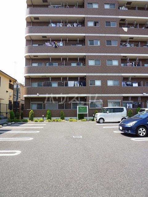 23/30 駐車場