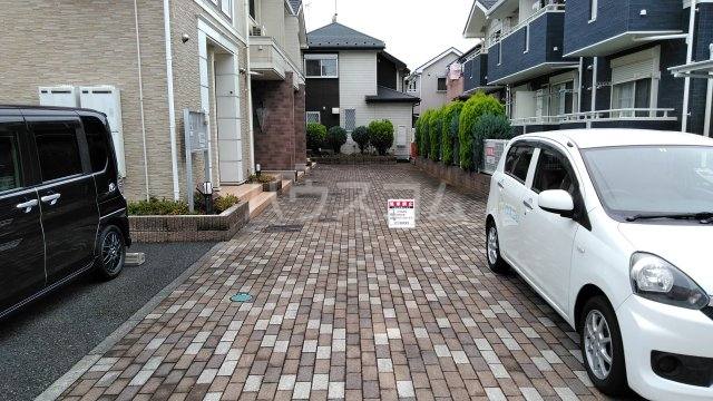 27/30 エントランス